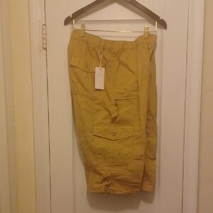 Men's Tan Cargo Short. Light Weight. 2XL
